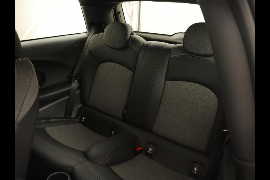 MINI Mini 1.5 Cooper | LED | Navigatie | Carplay | Cruise Control | Sportstoelen | Bleutooth | PDC | Airco