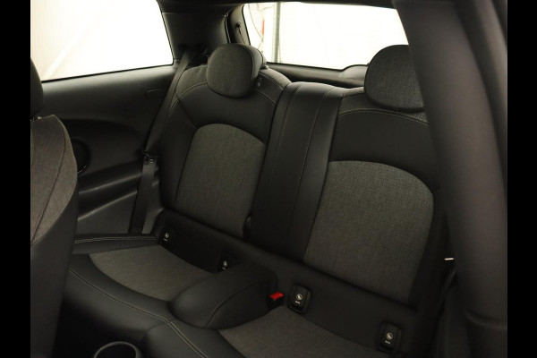 MINI Mini 1.5 Cooper | LED | Navigatie | Carplay | Cruise Control | Sportstoelen | Bleutooth | PDC | Airco