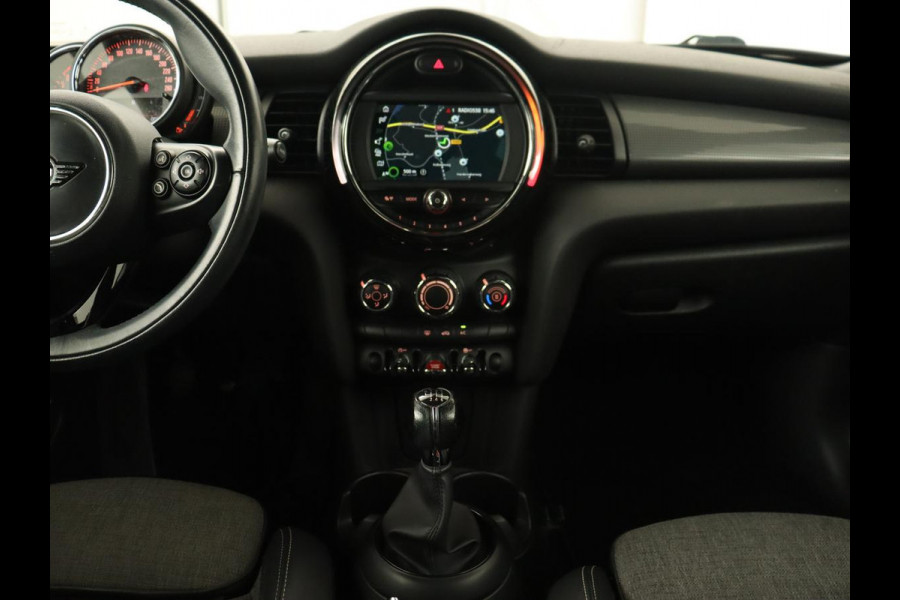 MINI Mini 1.5 Cooper | LED | Navigatie | Carplay | Cruise Control | Sportstoelen | Bleutooth | PDC | Airco