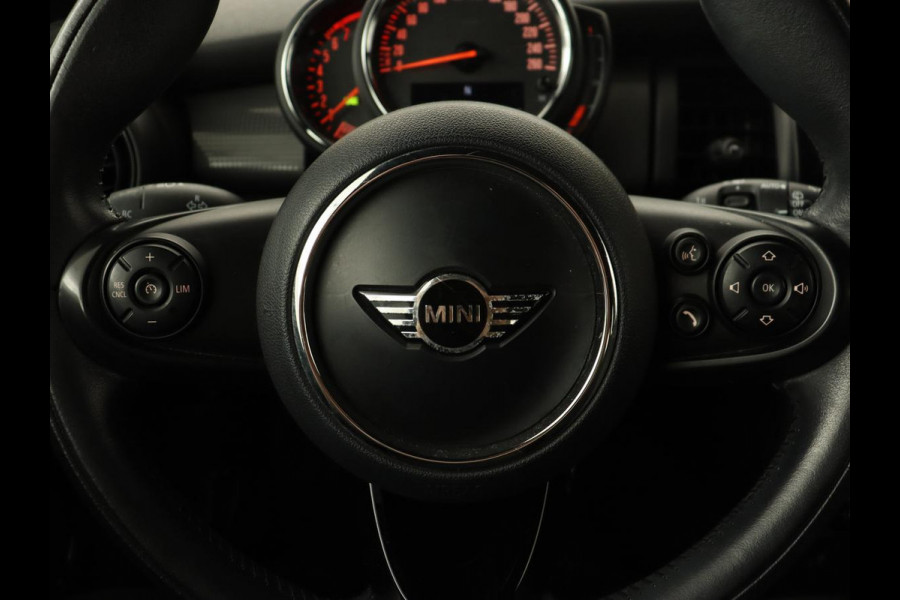 MINI Mini 1.5 Cooper | LED | Navigatie | Carplay | Cruise Control | Sportstoelen | Bleutooth | PDC | Airco
