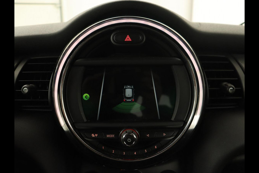 MINI Mini 1.5 Cooper | LED | Navigatie | Carplay | Cruise Control | Sportstoelen | Bleutooth | PDC | Airco