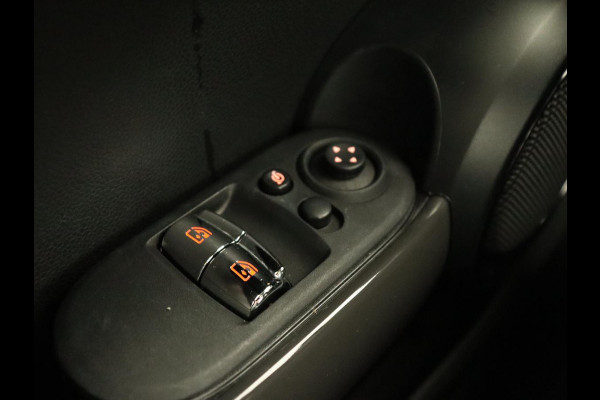 MINI Mini 1.5 Cooper | LED | Navigatie | Carplay | Cruise Control | Sportstoelen | Bleutooth | PDC | Airco
