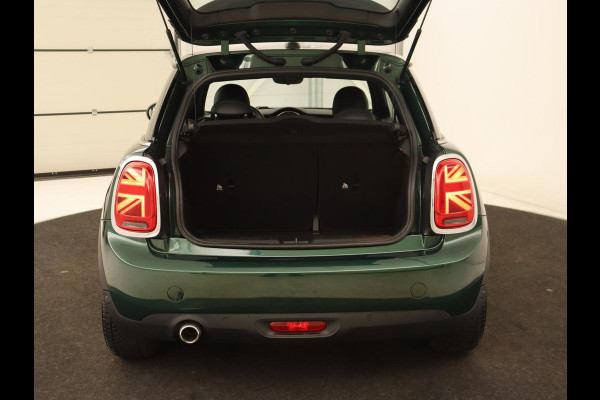 MINI Mini 1.5 Cooper | LED | Navigatie | Carplay | Cruise Control | Sportstoelen | Bleutooth | PDC | Airco