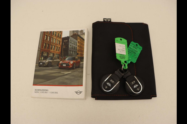 MINI Mini 1.5 Cooper | LED | Navigatie | Carplay | Cruise Control | Sportstoelen | Bleutooth | PDC | Airco