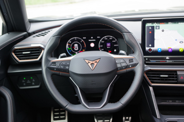 CUPRA Formentor 1.4 e-Hybrid VZ Copper Edition 245 PK, Panoramadak, Leder, Memory, 360 Camera CUPRA Formentor 1.4 e-Hybrid VZ Copper Edition 245 PK, Panoramadak, Leder, Memory, 360 Camera