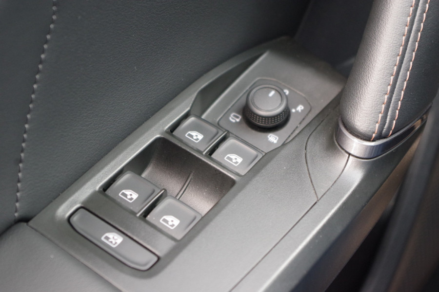 CUPRA Formentor 1.4 e-Hybrid VZ Copper Edition 245 PK, Panoramadak, Leder, Memory, 360 Camera CUPRA Formentor 1.4 e-Hybrid VZ Copper Edition 245 PK, Panoramadak, Leder, Memory, 360 Camera