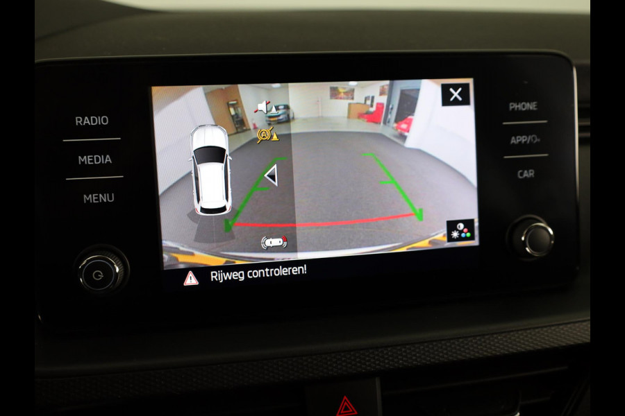 Škoda Kamiq 1.0 TSI Business Edition 110pk Automaat | Navigatie | Parkeercamera | Virtual Cockpit | Parkeersensoren voor en achter |
