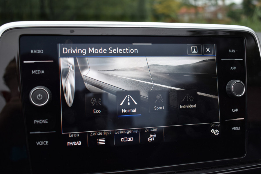 Volkswagen T-Roc Cabrio 1.5 TSI 150PK DSG R-LINE SPORT LEDER/NAVI/CARPLAY
