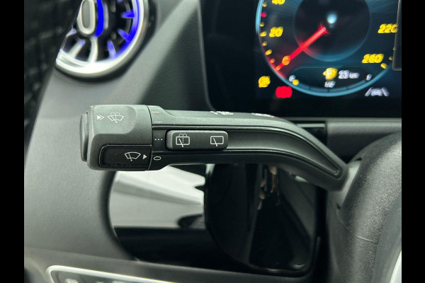 Mercedes-Benz B-Klasse 180 Business Solution Luxury Auto. Trekhaak Navigatie Camera Parkeersensoren Cruise Control Elektrische achterklep Stoelverwarming Virtual Cockpit Leder Climate Control