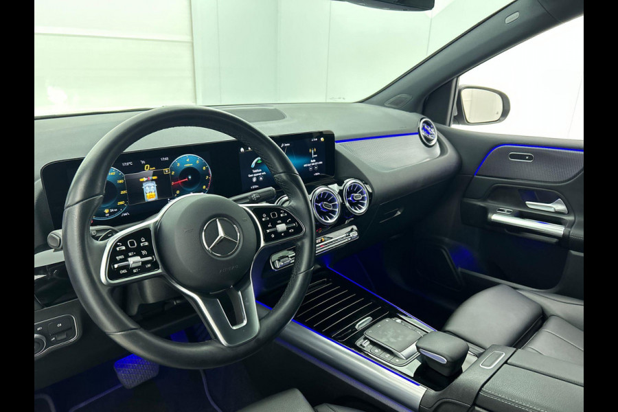 Mercedes-Benz B-Klasse 180 Business Solution Luxury Auto. Trekhaak Navigatie Camera Parkeersensoren Cruise Control Elektrische achterklep Stoelverwarming Virtual Cockpit Leder Climate Control
