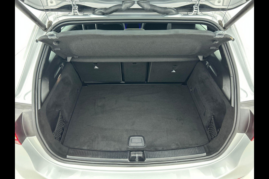 Mercedes-Benz B-Klasse 180 Business Solution Luxury Auto. Trekhaak Navigatie Camera Parkeersensoren Cruise Control Elektrische achterklep Stoelverwarming Virtual Cockpit Leder Climate Control