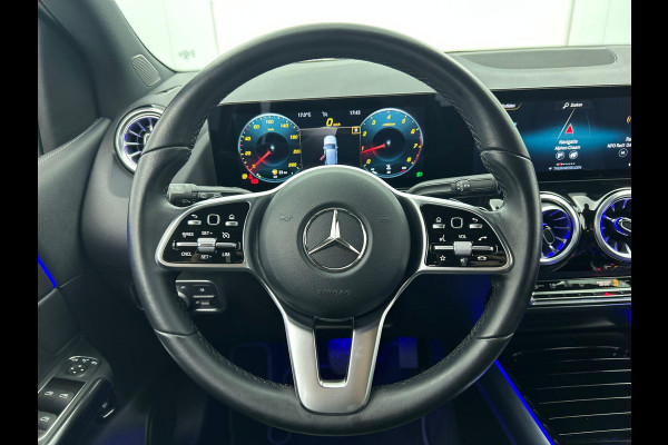 Mercedes-Benz B-Klasse 180 Business Solution Luxury Auto. Trekhaak Navigatie Camera Parkeersensoren Cruise Control Elektrische achterklep Stoelverwarming Virtual Cockpit Leder Climate Control