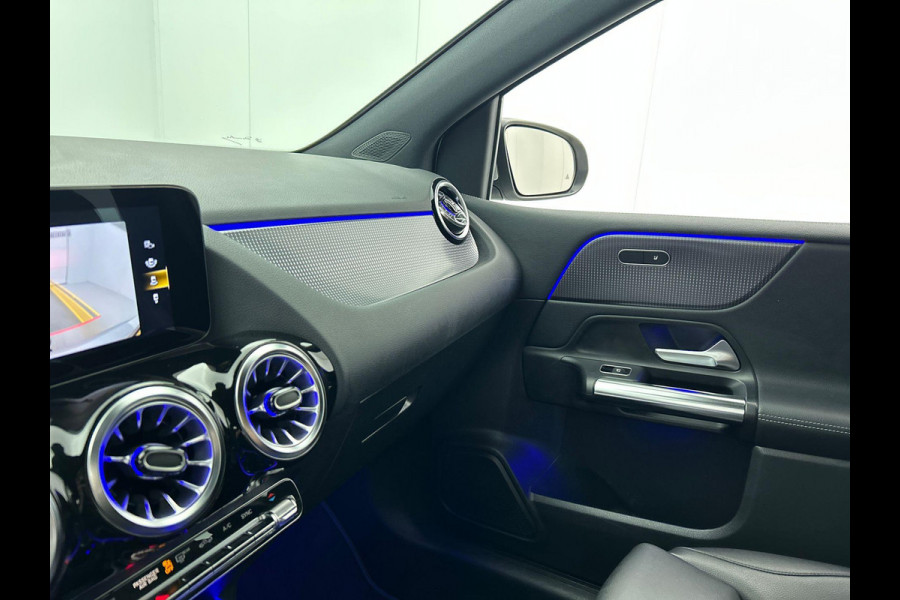 Mercedes-Benz B-Klasse 180 Business Solution Luxury Auto. Trekhaak Navigatie Camera Parkeersensoren Cruise Control Elektrische achterklep Stoelverwarming Virtual Cockpit Leder Climate Control