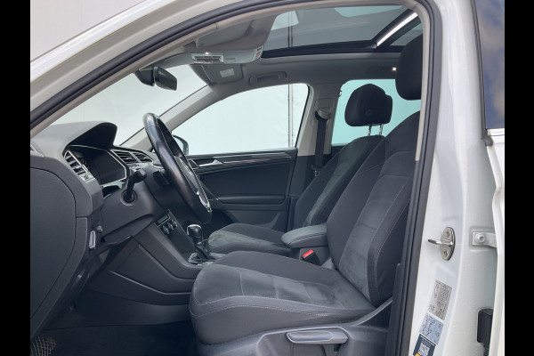 Volkswagen Tiguan 2.0 TSI 4-Motion Highline Pano Afn.Trekhaak Dynaudio HUD Adap.Cruise Voll.Onderhouden!