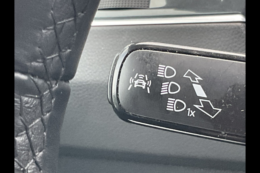 Volkswagen Tiguan 2.0 TSI 4-Motion Highline Pano Afn.Trekhaak Dynaudio HUD Adap.Cruise Voll.Onderhouden!