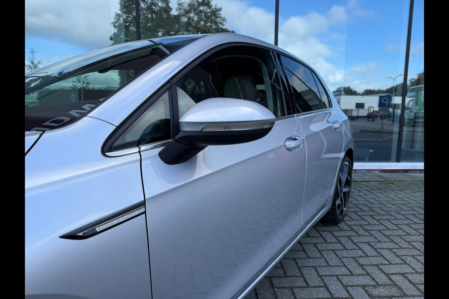 Volkswagen Golf 1.5 eTSI Style - Automaat - Virt.Cockpit - Winterpakket - Navi - Parkeerhulp