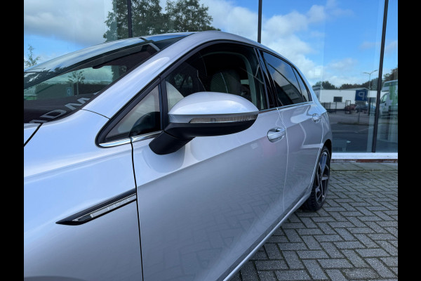 Volkswagen Golf 1.5 eTSI Style - Automaat - Virt.Cockpit - Winterpakket - Navi - Parkeerhulp