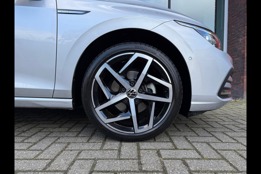 Volkswagen Golf 1.5 eTSI Style - Automaat - Virt.Cockpit - Winterpakket - Navi - Parkeerhulp