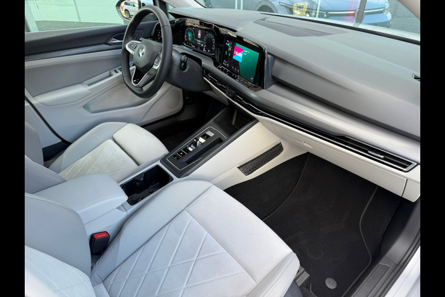 Volkswagen Golf 1.5 eTSI Style - Automaat - Virt.Cockpit - Winterpakket - Navi - Parkeerhulp