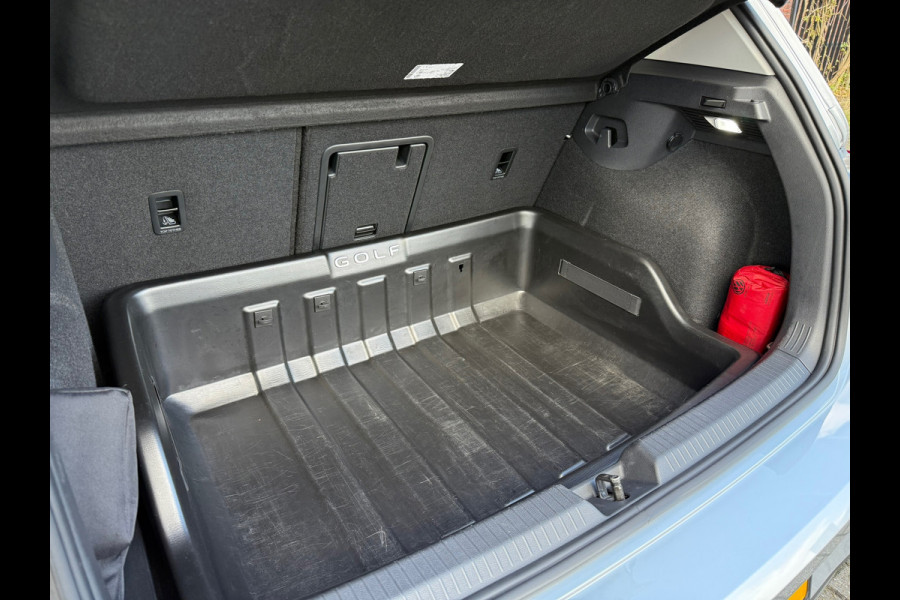 Volkswagen Golf 1.5 eTSI Style - Automaat - Virt.Cockpit - Winterpakket - Navi - Parkeerhulp
