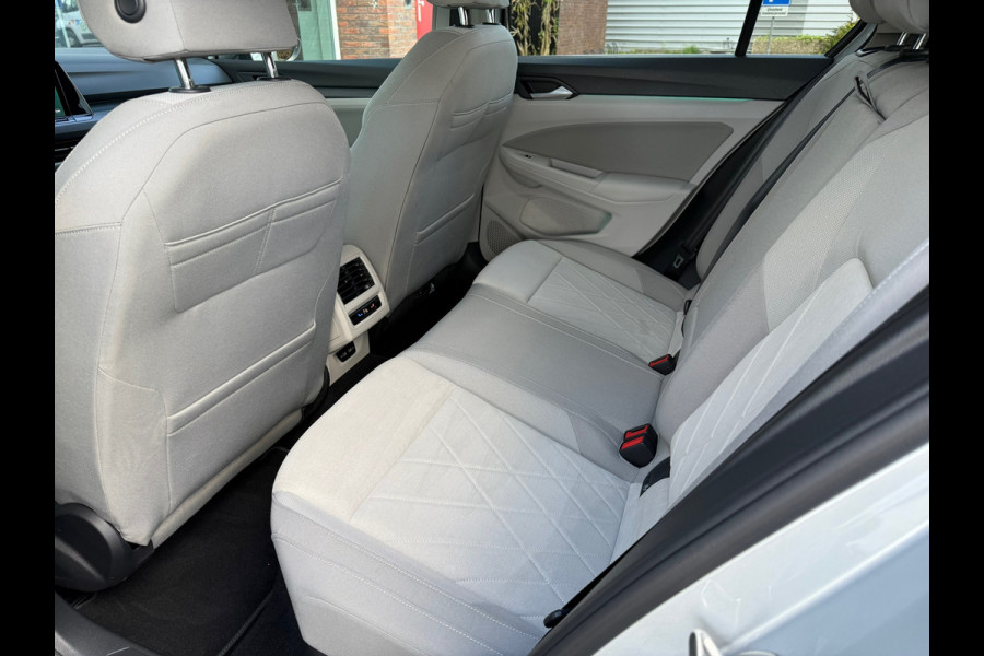Volkswagen Golf 1.5 eTSI Style - Automaat - Virt.Cockpit - Winterpakket - Navi - Parkeerhulp