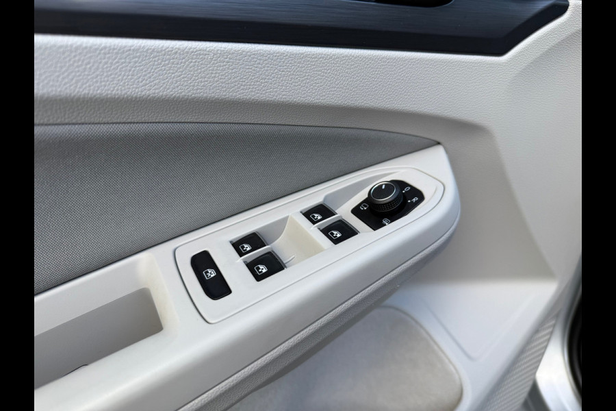 Volkswagen Golf 1.5 eTSI Style - Automaat - Virt.Cockpit - Winterpakket - Navi - Parkeerhulp