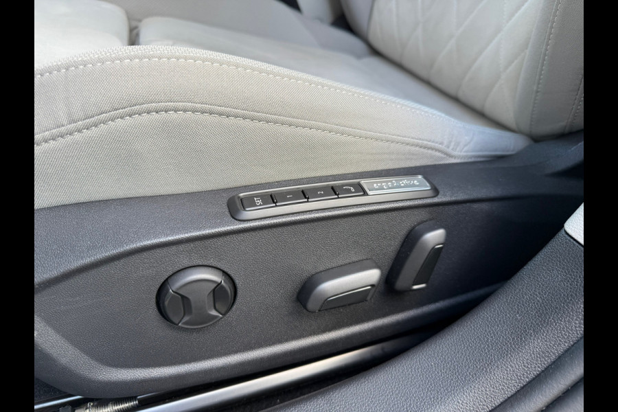 Volkswagen Golf 1.5 eTSI Style - Automaat - Virt.Cockpit - Winterpakket - Navi - Parkeerhulp