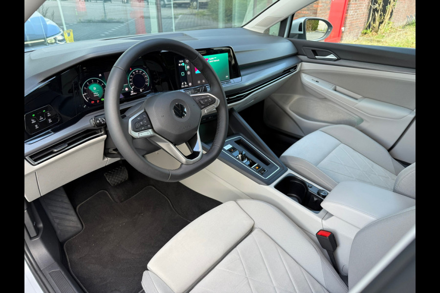 Volkswagen Golf 1.5 eTSI Style - Automaat - Virt.Cockpit - Winterpakket - Navi - Parkeerhulp