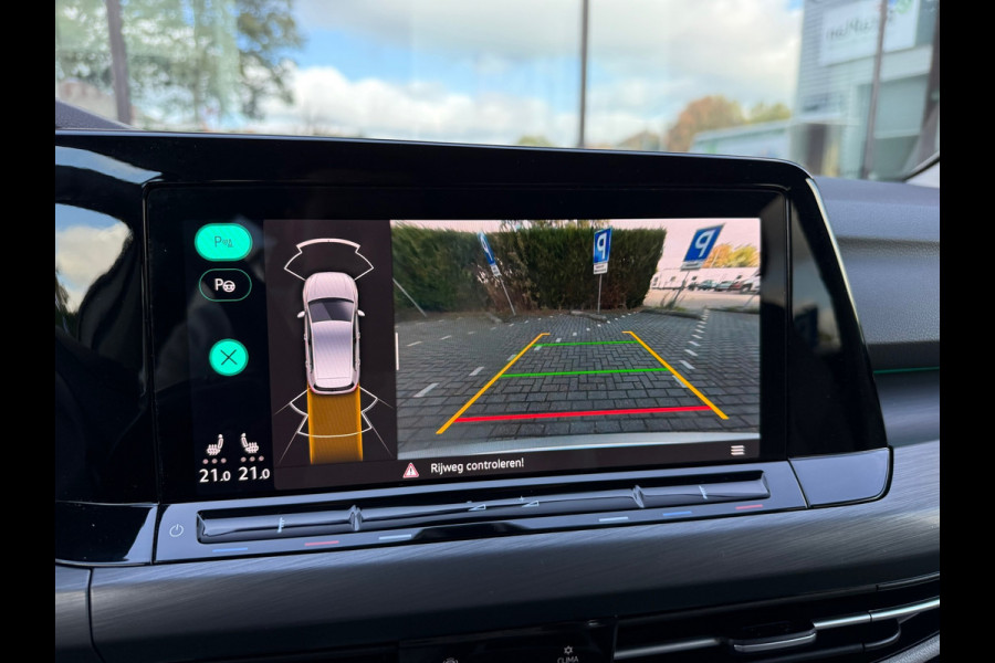 Volkswagen Golf 1.5 eTSI Style - Automaat - Virt.Cockpit - Winterpakket - Navi - Parkeerhulp