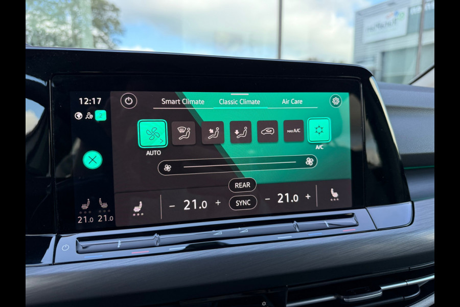 Volkswagen Golf 1.5 eTSI Style - Automaat - Virt.Cockpit - Winterpakket - Navi - Parkeerhulp