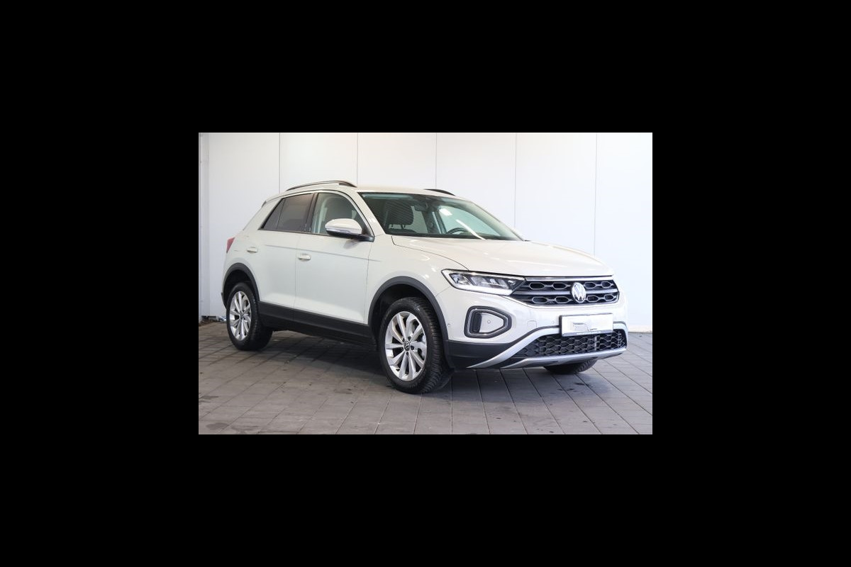 Volkswagen T-Roc 1.5 TSI (110kW/150 pk) DSG-7 AUT. ** LED, VIRTUAL, LANE ASS, TREKH, 17-inch LMV, PRIVACY ** 1e EIG - UNFALLFREI ** ** INFORMEER OOK NAAR ONZE AANTREKKELIJKE FINANCIAL-LEASE TARIEVEN ** Volkswagen T-Roc 1.5 TSI (110kW/150 pk) DSG-7 AUT. ** LED, VIRTUAL, LANE ASS, TREKH, 17-inch LMV, PRIVACY ** 1e EIG - UNFALLFREI ** ** INFORMEER OOK NAAR ONZE AANTREKKELIJKE FINANCIAL-LEASE TARIEVEN **