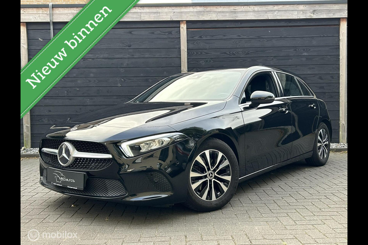 Mercedes-Benz A-Klasse 180 Business Solution FM nav / Camera / Half leder / LED Mercedes-Benz A-Klasse 180 Business Solution FM nav / Camera / Half leder / LED