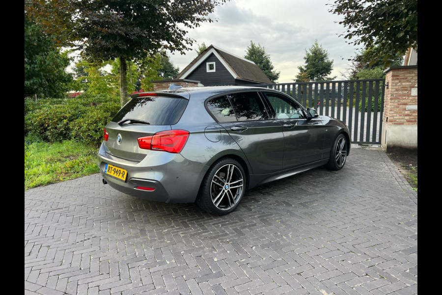 BMW 1-serie 118i Corporate Lease Executive M-Pakket | Automaat | Camera | Apple CarPlay