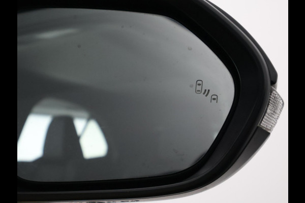 Toyota Yaris Cross 1.5 HYBRIDE EXECUTIVE BI-TONE GARANTIE TOT 9-2032 DODE HOEK DETECTIE.STOEL VERWARMING.TREKHAAK