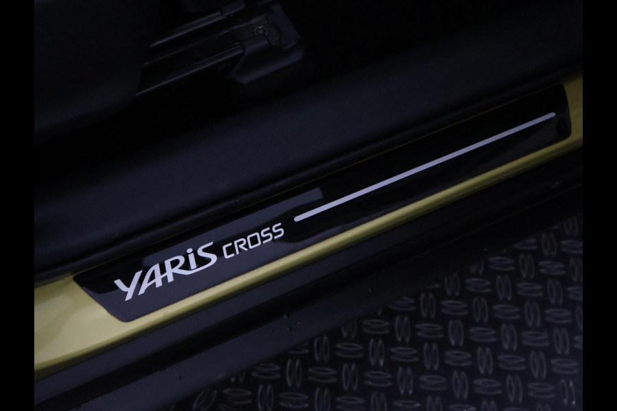 Toyota Yaris Cross 1.5 HYBRIDE EXECUTIVE BI-TONE GARANTIE TOT 9-2032 DODE HOEK DETECTIE.STOEL VERWARMING.TREKHAAK