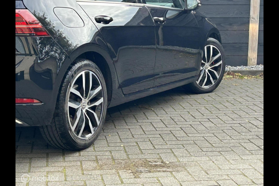 Volkswagen Golf 1.4 TSI Comfortline Bus. FM nav / Dig. dash / 17" / Camera
