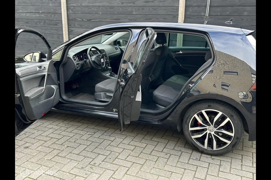Volkswagen Golf 1.4 TSI Comfortline Bus. FM nav / Dig. dash / 17" / Camera