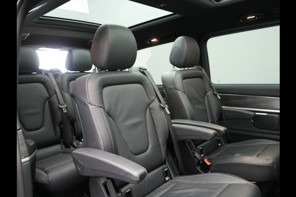 Mercedes-Benz V-Klasse 250d Lang Avantgarde Edition 7-Persoons | Panodak | Lederen Stoelen Ventilatie & Verwarmd | Burmester Audio | Multi Beam LED | Adaptive Cruise | 360 Camera | Schuifdeuren Elektrisch | Apple Carplay | Sfeerverlichting | Blis | Navig