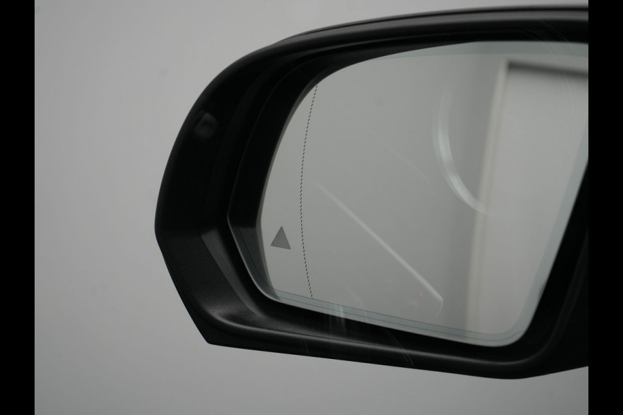 Mercedes-Benz V-Klasse 250d Lang Avantgarde Edition 7-Persoons | Panodak | Lederen Stoelen Ventilatie & Verwarmd | Burmester Audio | Multi Beam LED | Adaptive Cruise | 360 Camera | Schuifdeuren Elektrisch | Apple Carplay | Sfeerverlichting | Blis | Navig