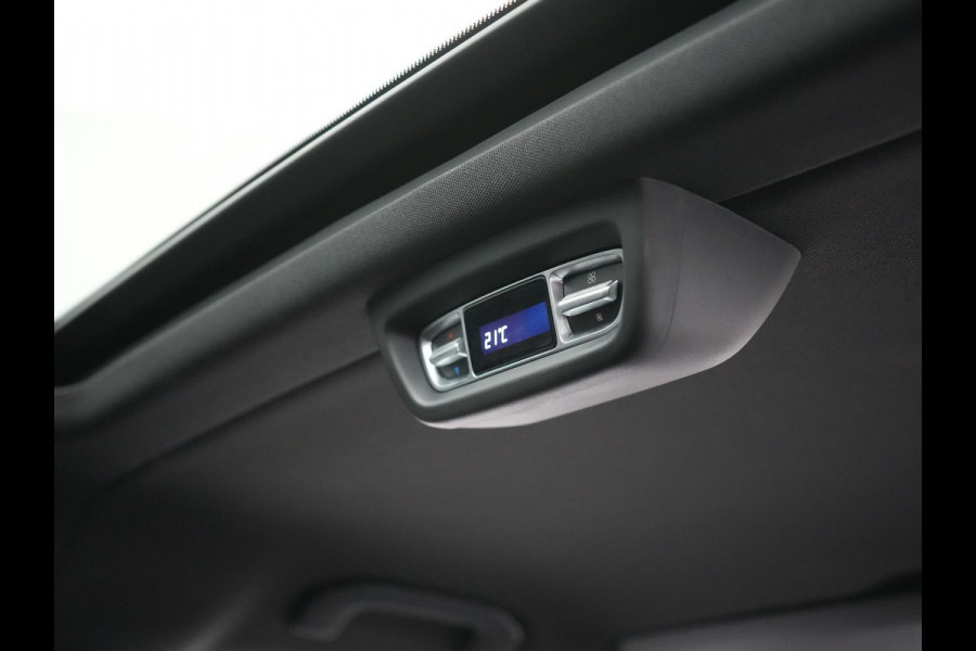 Mercedes-Benz V-Klasse 250d Lang Avantgarde Edition 7-Persoons | Panodak | Lederen Stoelen Ventilatie & Verwarmd | Burmester Audio | Multi Beam LED | Adaptive Cruise | 360 Camera | Schuifdeuren Elektrisch | Apple Carplay | Sfeerverlichting | Blis | Navig