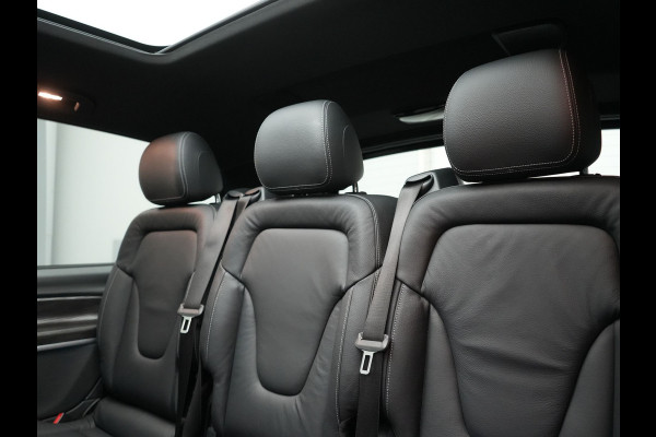Mercedes-Benz V-Klasse 250d Lang Avantgarde Edition 7-Persoons | Panodak | Lederen Stoelen Ventilatie & Verwarmd | Burmester Audio | Multi Beam LED | Adaptive Cruise | 360 Camera | Schuifdeuren Elektrisch | Apple Carplay | Sfeerverlichting | Blis | Navig