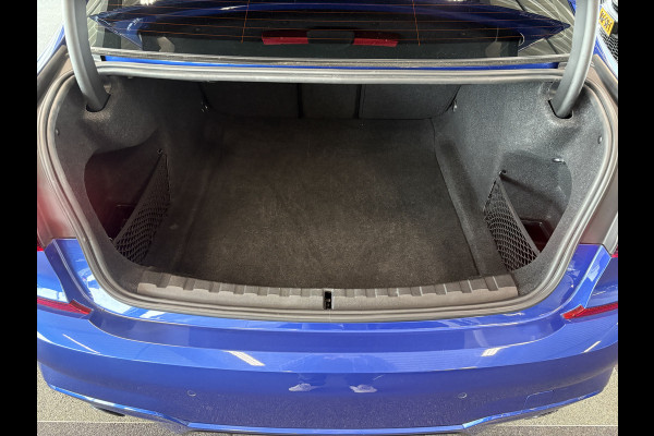 BMW 3-serie 330i M-Sport 260pk Automaat High Exec.Edition SCHUIFDAK/HARMANKARDON/LEDER/360CAMERA/HUD/19INCH