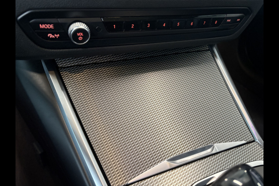 BMW 3-serie 330i M-Sport 260pk Automaat High Exec.Edition SCHUIFDAK/HARMANKARDON/LEDER/360CAMERA/HUD/19INCH