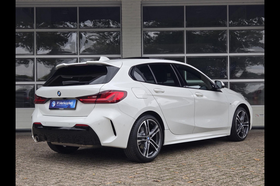BMW 1-serie 118i High M SPORT | PANORAMA | CAMERA | LEDER | SPORTSTOELEN | 18 INCH LM VELGEN |
