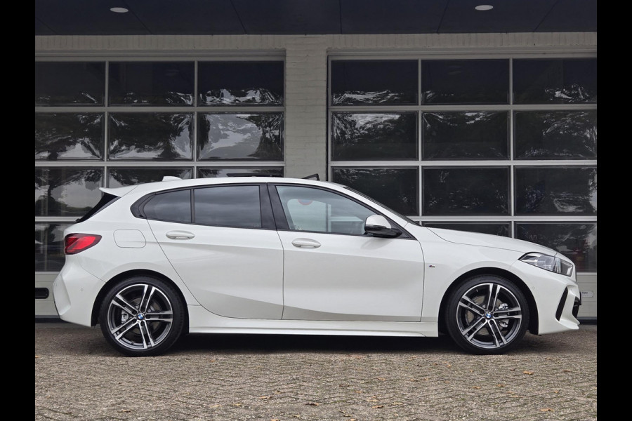BMW 1-serie 118i High M SPORT | PANORAMA | CAMERA | LEDER | SPORTSTOELEN | 18 INCH LM VELGEN |