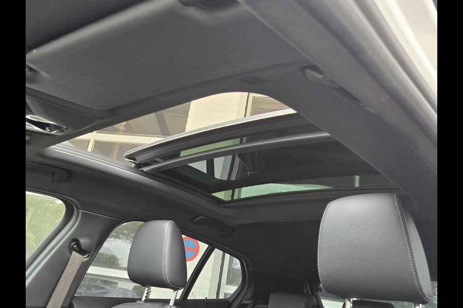 BMW 1-serie 118i High M SPORT | PANORAMA | CAMERA | LEDER | SPORTSTOELEN | 18 INCH LM VELGEN |