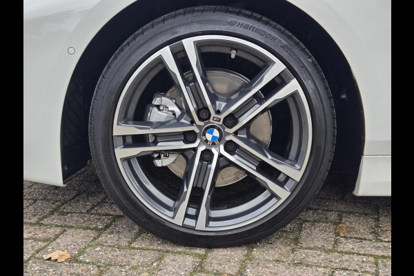 BMW 1-serie 118i High M SPORT | PANORAMA | CAMERA | LEDER | SPORTSTOELEN | 18 INCH LM VELGEN |
