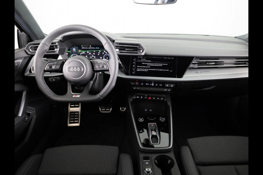 Audi A3 Sportback 40 TFSI e S edition assistentiepakket driving + parking Plus, optiekpakket zwart plus, privacy glass