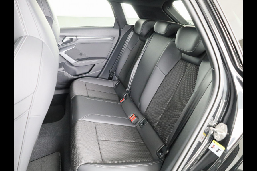Audi A3 Sportback 40 TFSI e S edition assistentiepakket driving + parking Plus, optiekpakket zwart plus, privacy glass