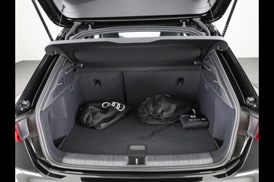 Audi A3 Sportback 40 TFSI e S edition assistentiepakket driving + parking Plus, optiekpakket zwart plus, privacy glass
